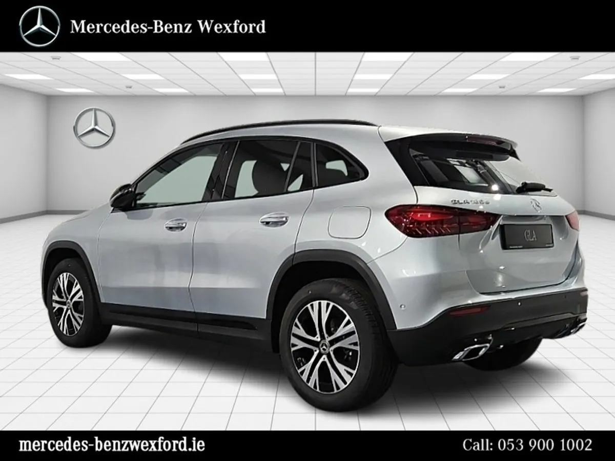 Mercedes-Benz GLA 180D Progressive with Nightpack - Image 4