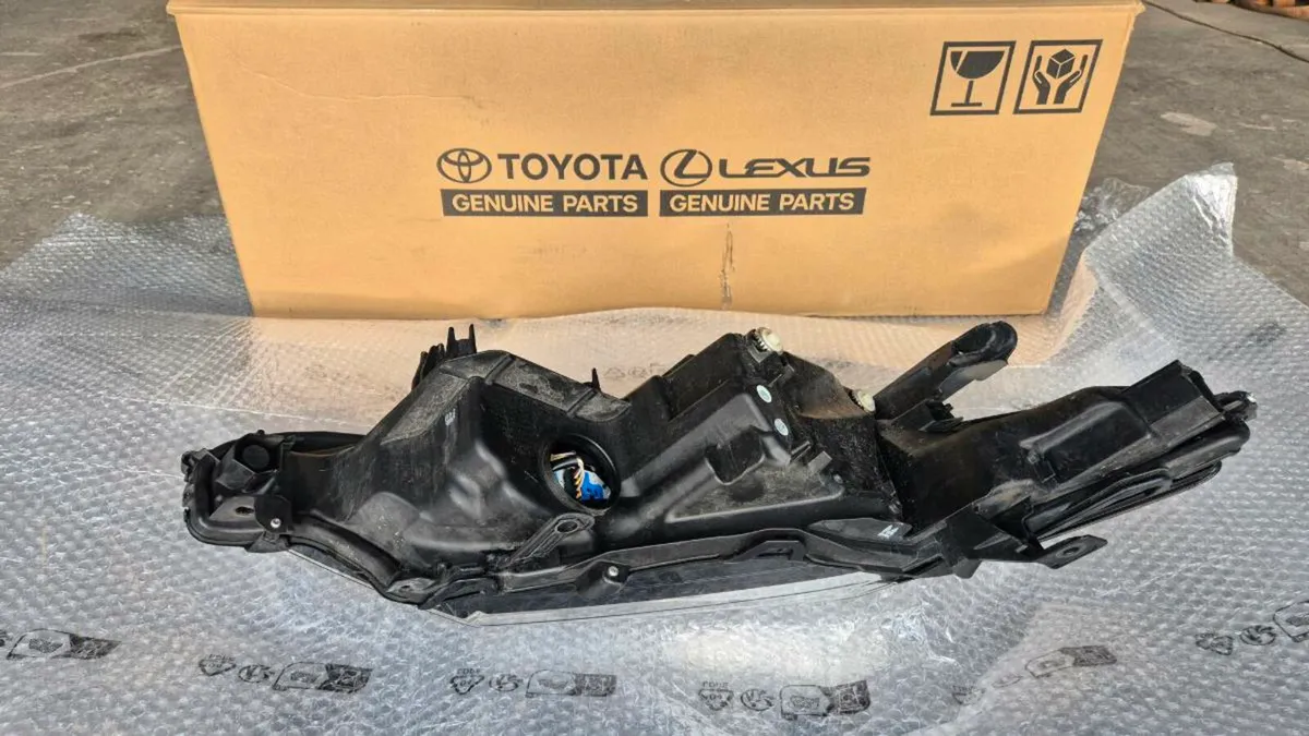 Toyota camry Toyota prius. - Image 4