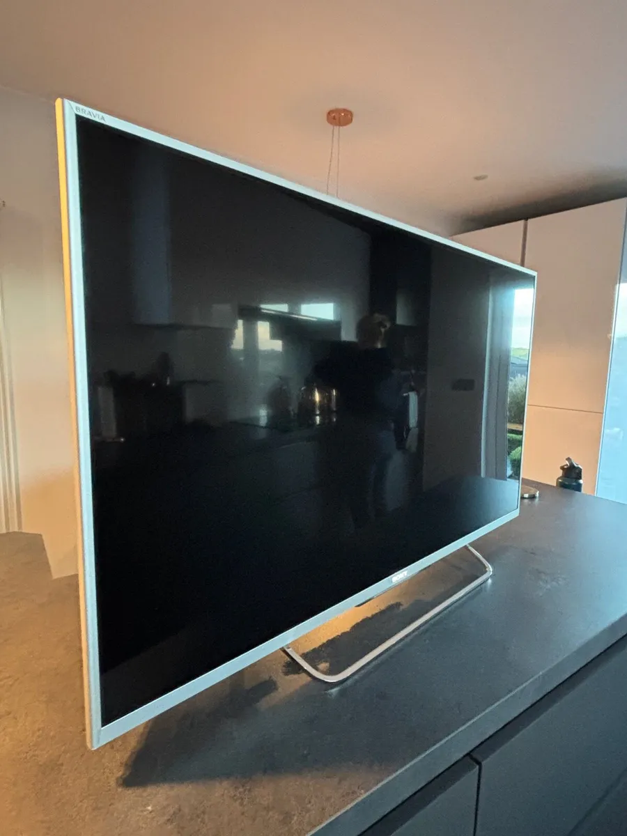 Sony Bravia Led Smart Tv 42" - Image 1