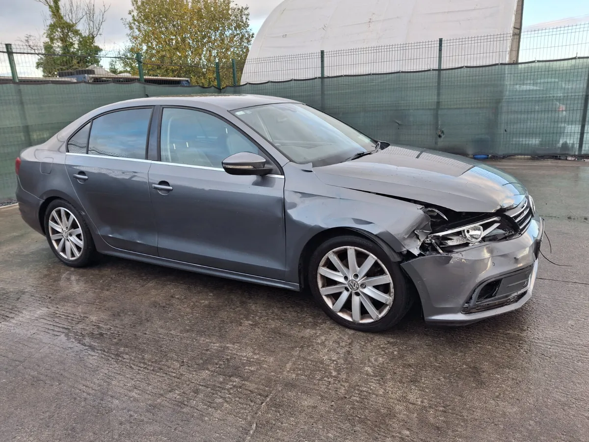 152 Volkswagen Jetta Highline 2.0 Automatic - Image 4