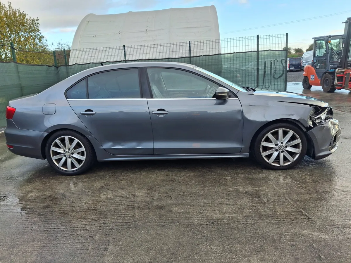 152 Volkswagen Jetta Highline 2.0 Automatic - Image 2