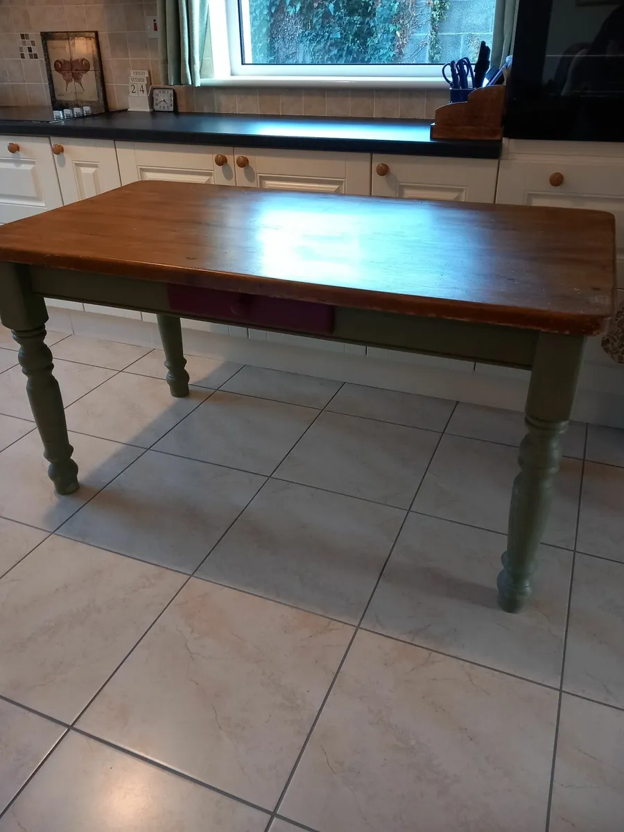 Kitchen table - Image 1