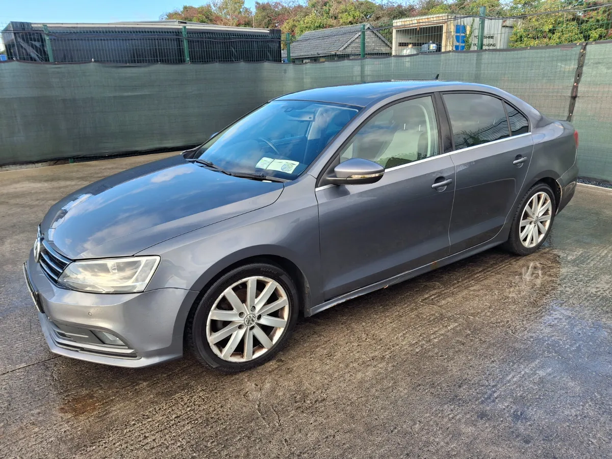 152 Volkswagen Jetta Highline 2.0 Automatic - Image 4