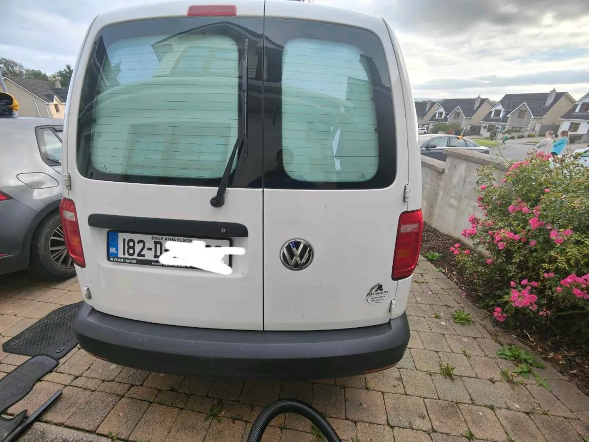 182 Volkswagen Caddy - Image 3