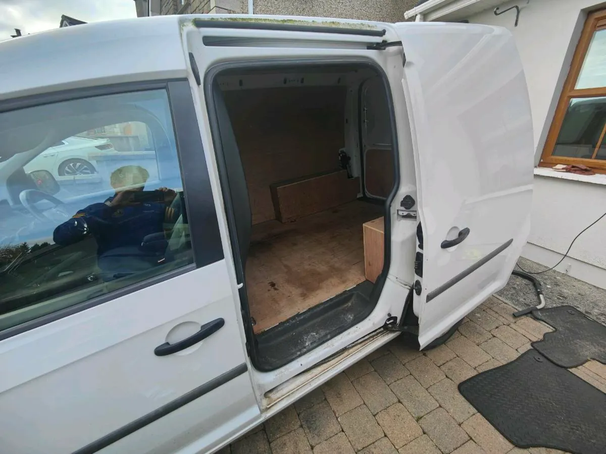 182 Volkswagen Caddy - Image 4
