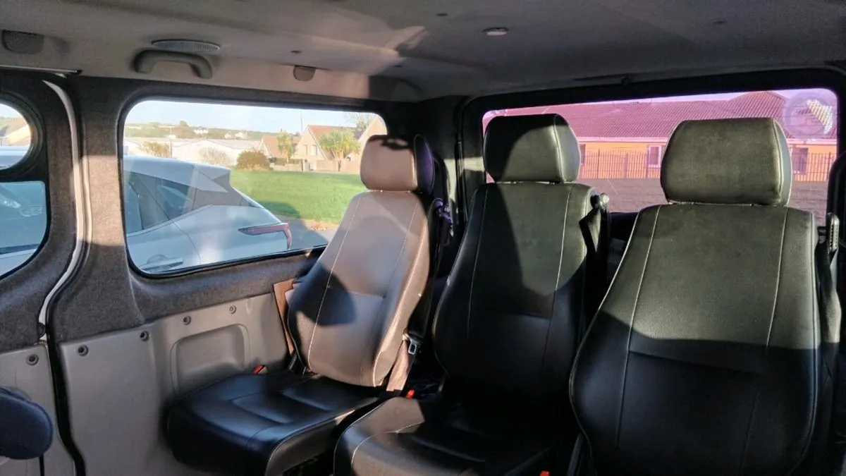 RENAULT TRAFFIC MINIBUS 9 SEATS - Image 4