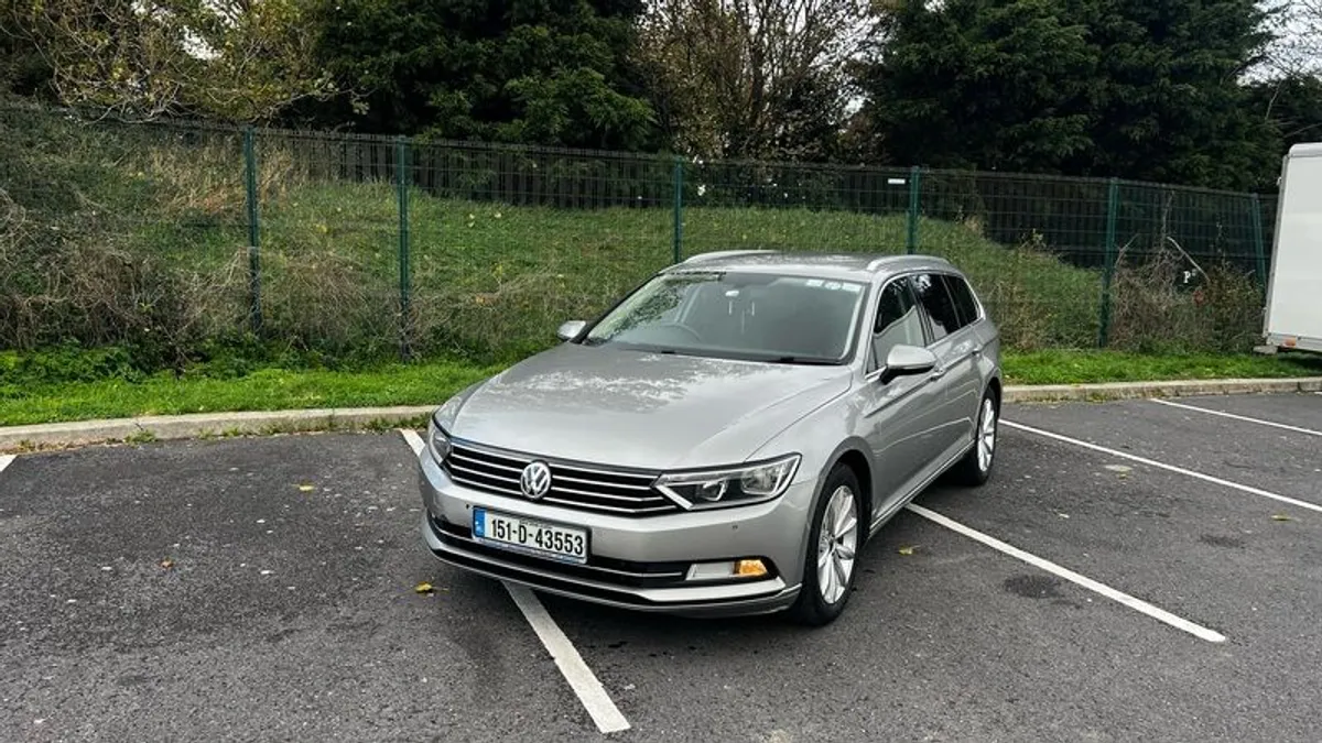 2015 Volkswagen Passat - Image 1
