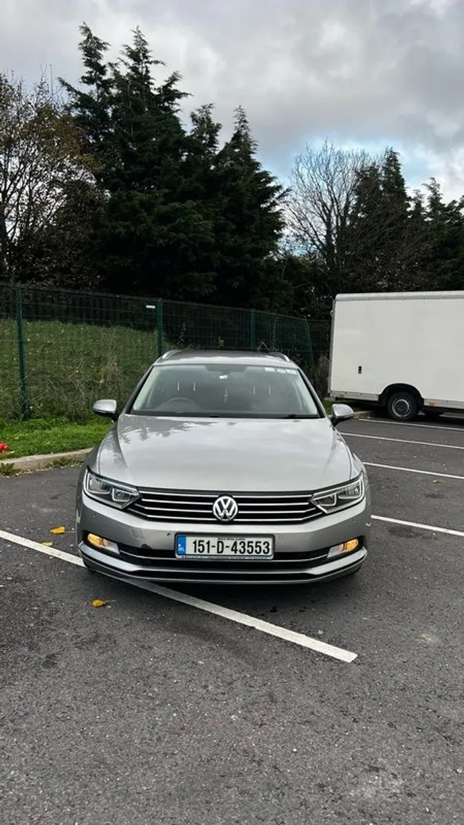 2015 Volkswagen Passat - Image 2