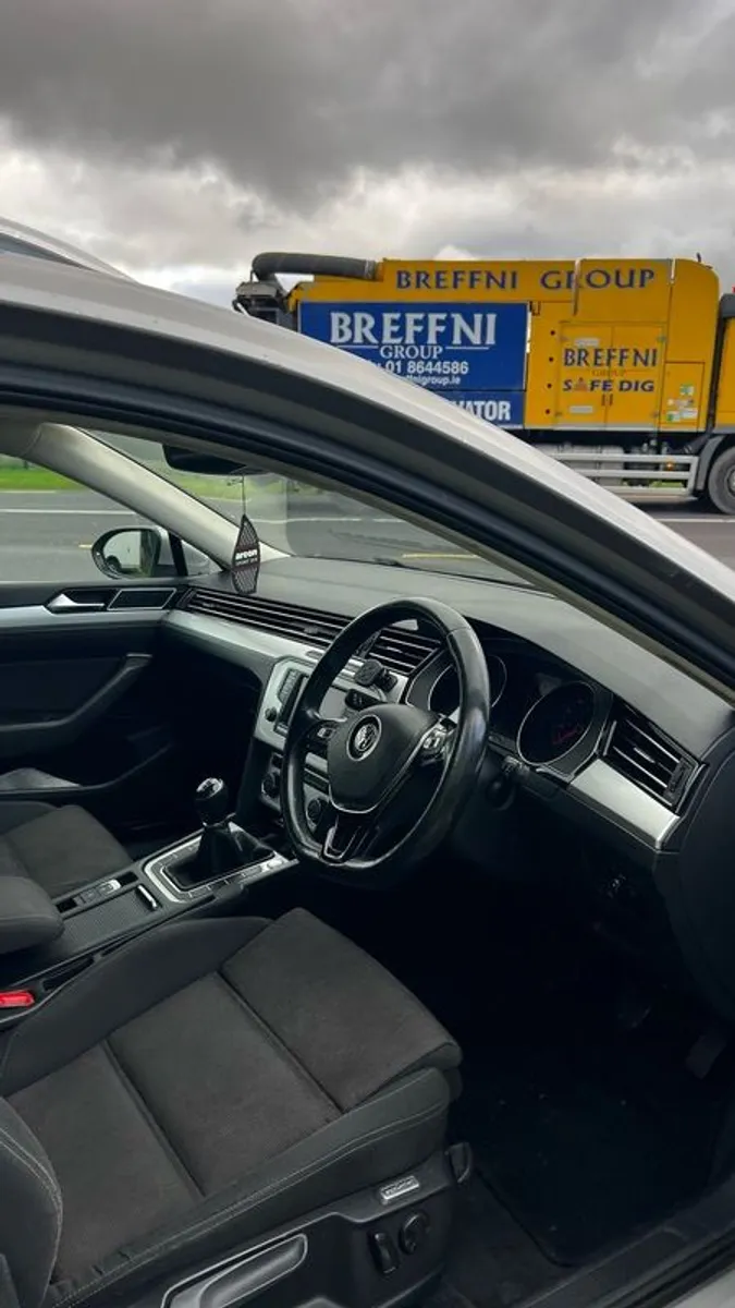 2015 Volkswagen Passat - Image 4