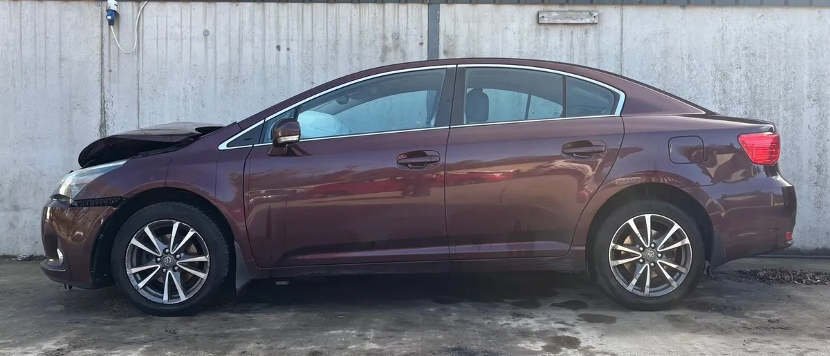 2015 Toyota Avensis for parts - Image 3