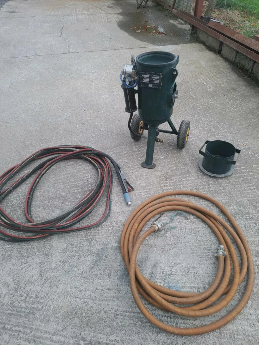Applied 20L sand blaster - Image 1