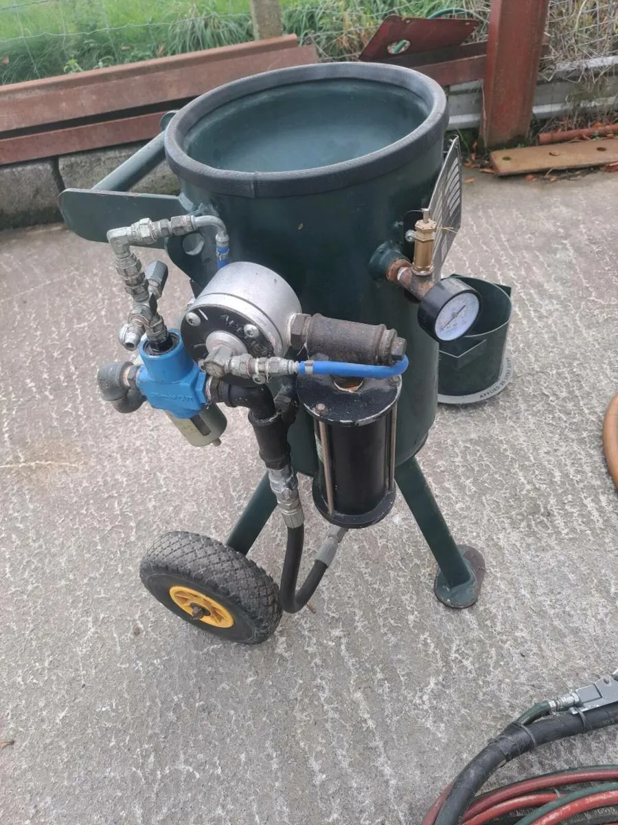 Applied 20L sand blaster - Image 4