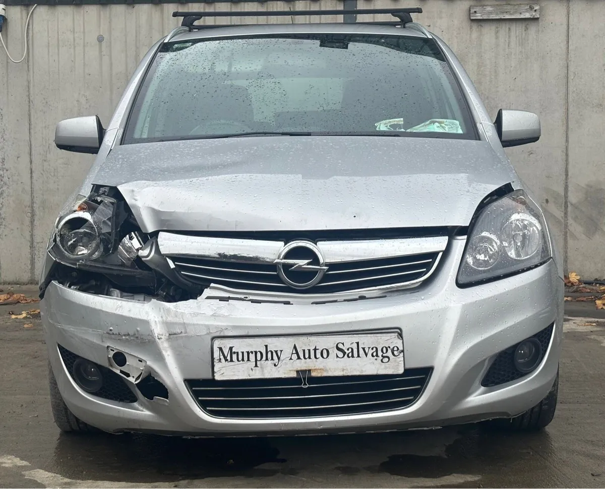 2014 Opel Zafira for parts - Image 1