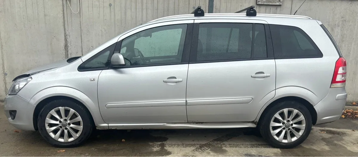 2014 Opel Zafira for parts - Image 3