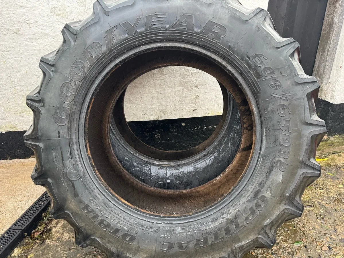 600/65r38 - Image 3