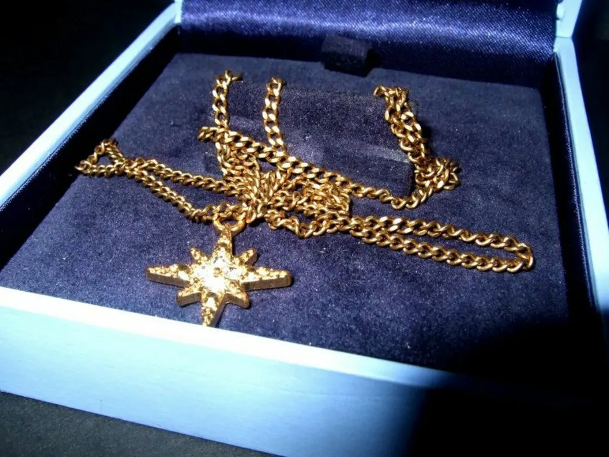 Vintage Hallmarked 9ct Necklace & Estrella Charm - Image 1