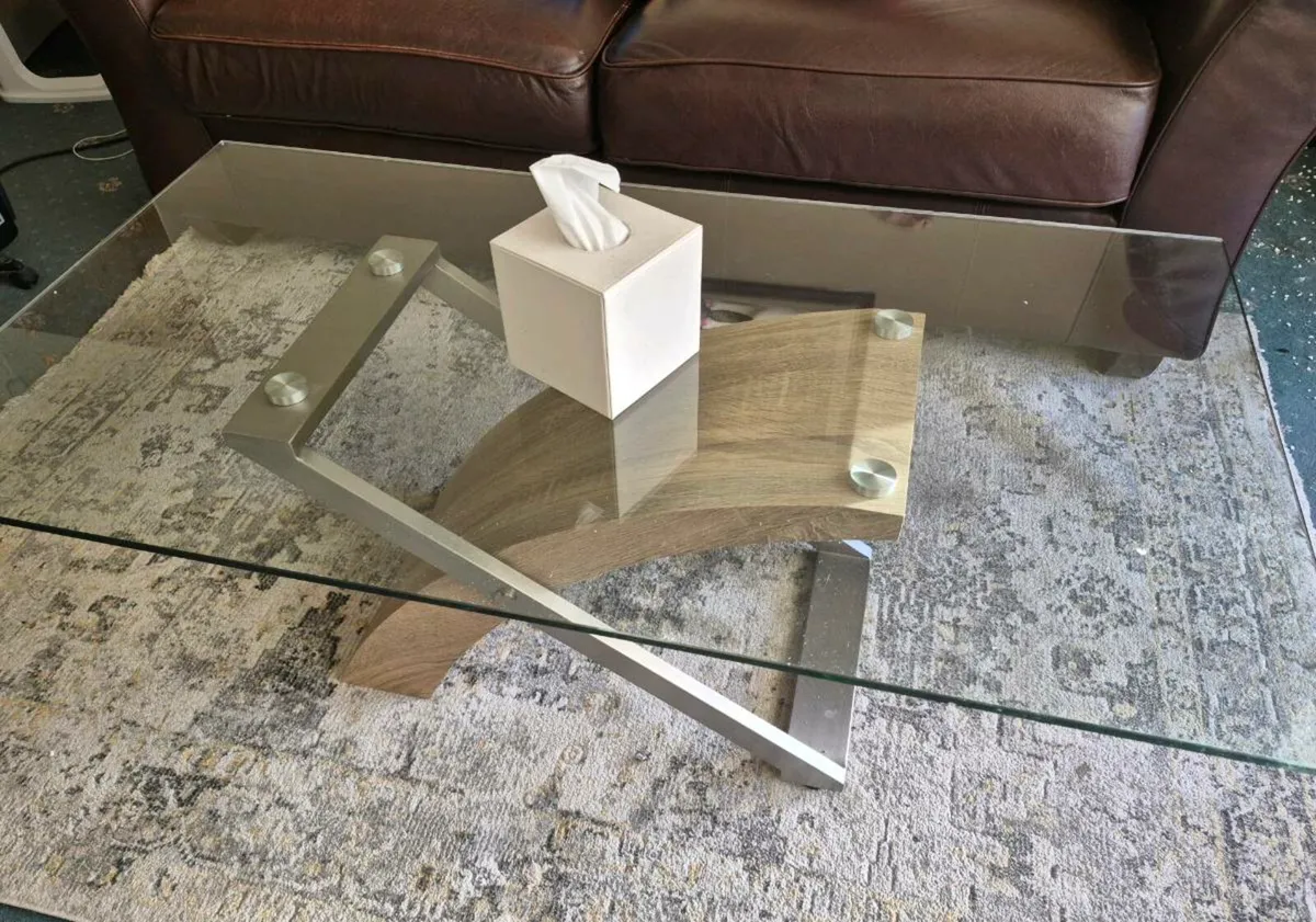 Lovely glass coffee table - Image 3