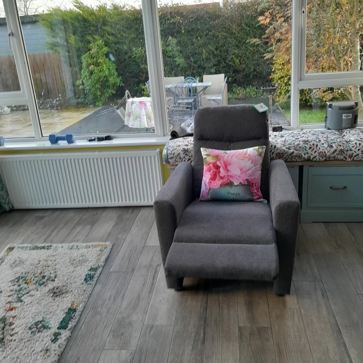 Manual recliner chair - Image 1