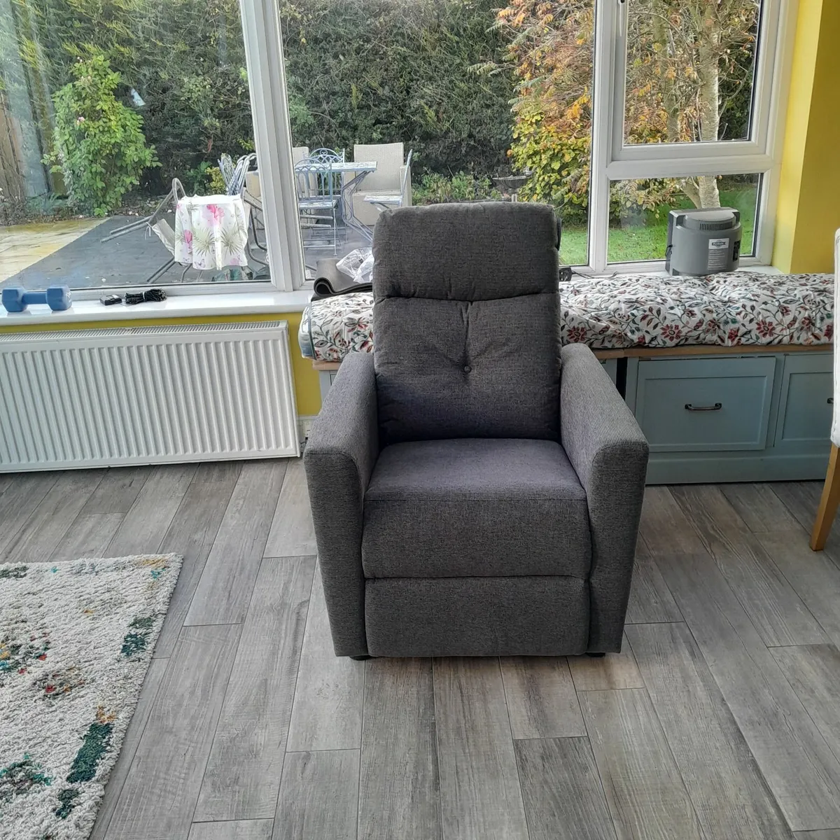 Manual recliner chair - Image 3