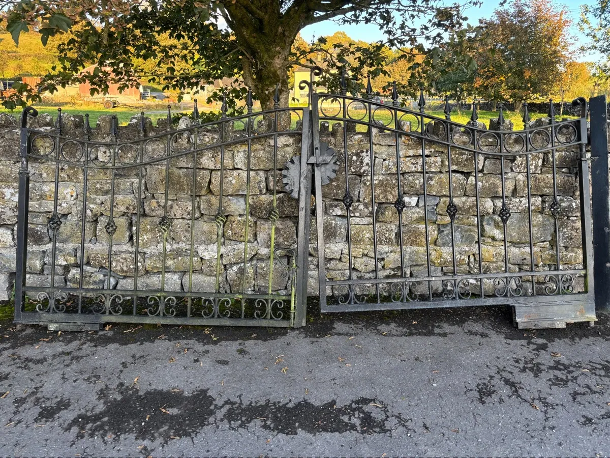 Gates - Image 2