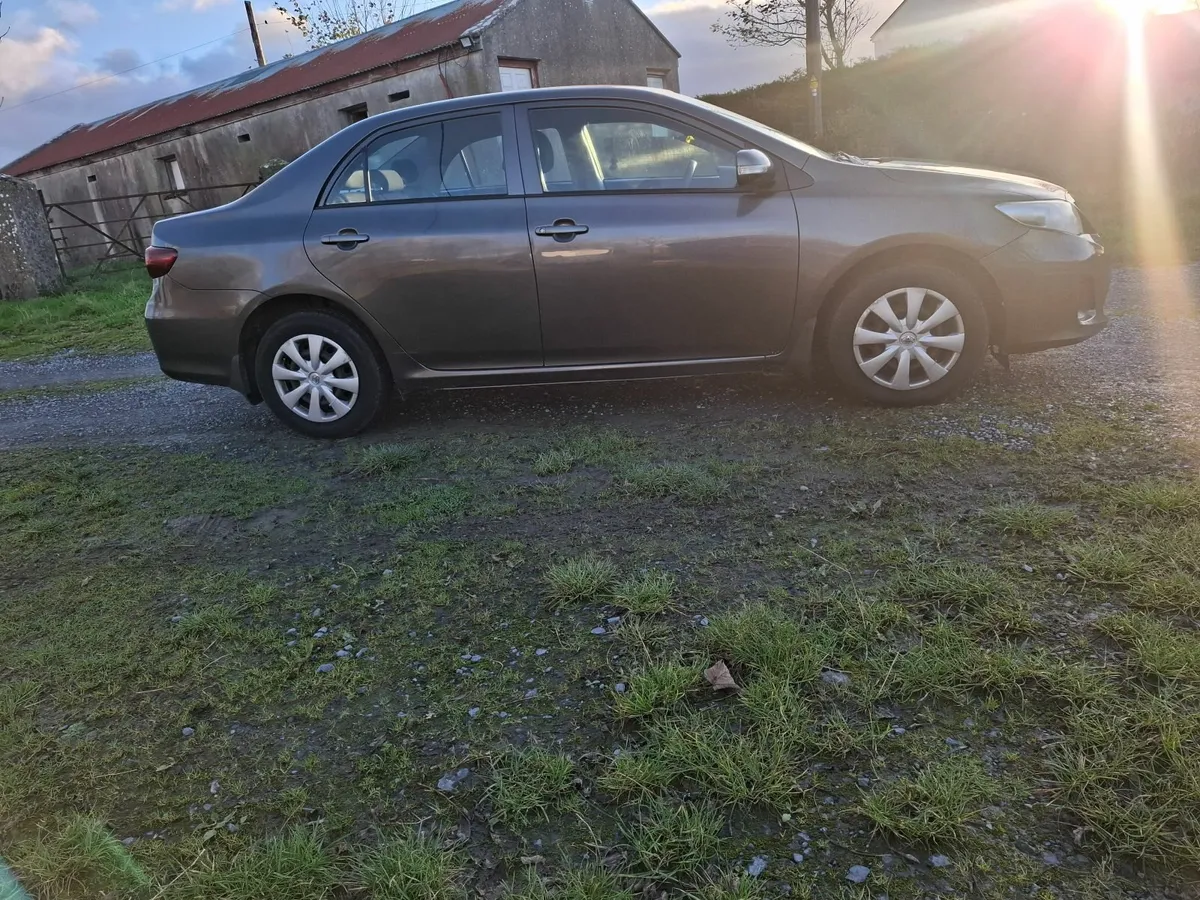 Toyota Corolla 2011 - Image 2