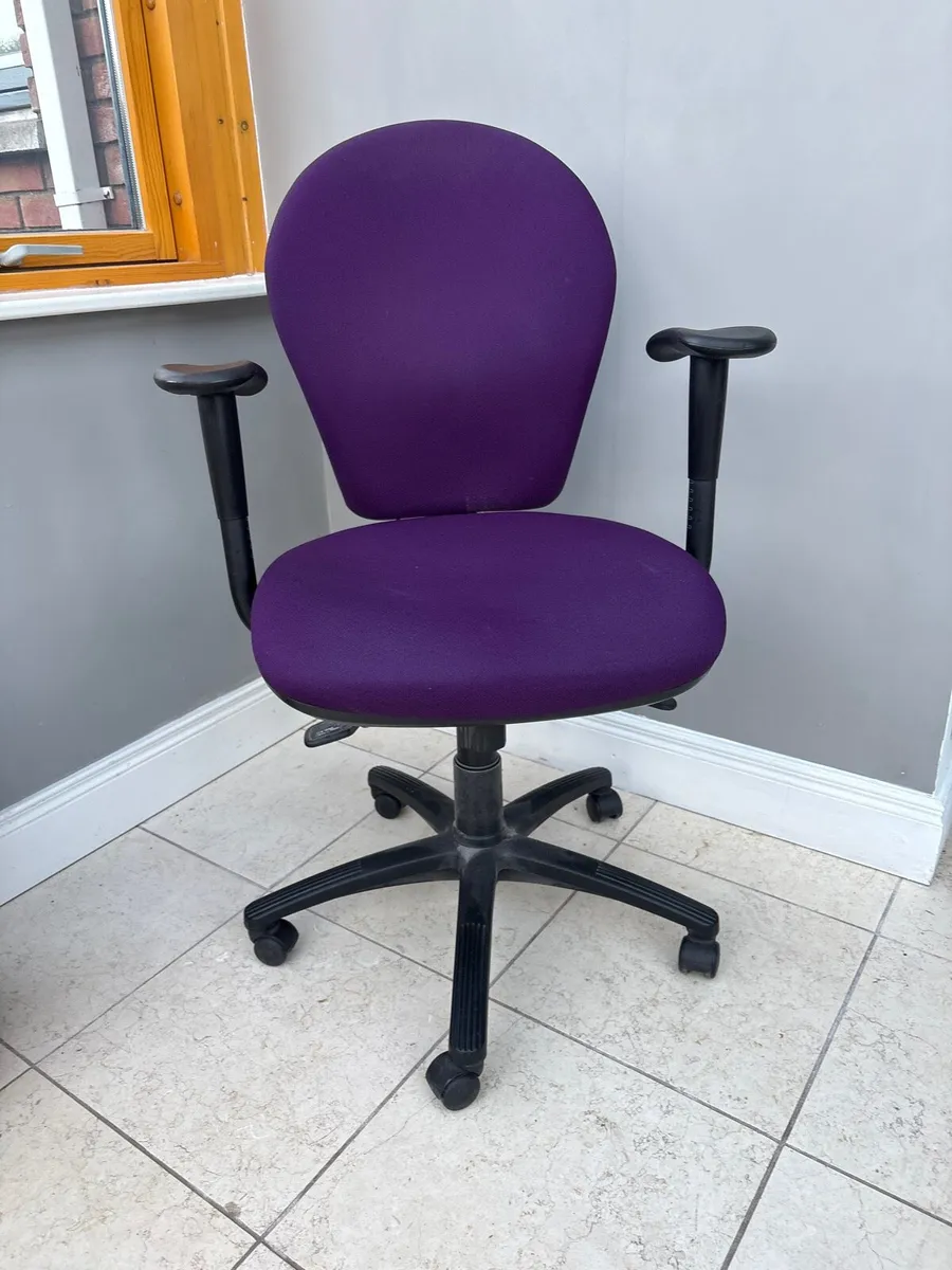Office chair fully adjustable - Image 1