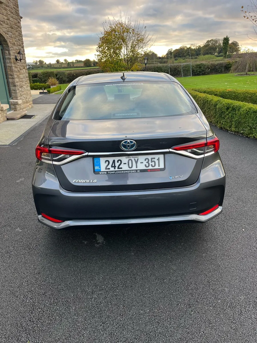 Toyota Corolla Hybrid Saloon 1.8 Luna - Image 3