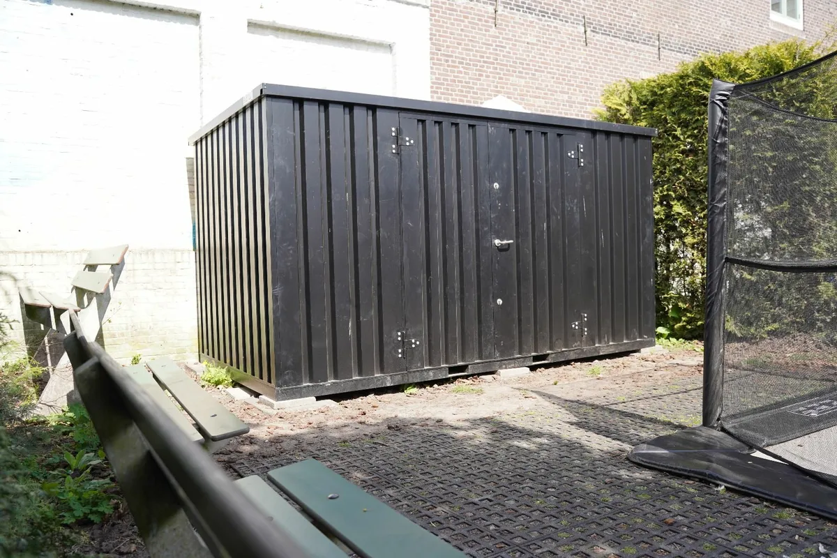 Secure Storage Cabin – 4x2m Galvanized Steel - Image 3