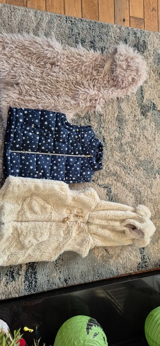 Girls sleeveless jackets