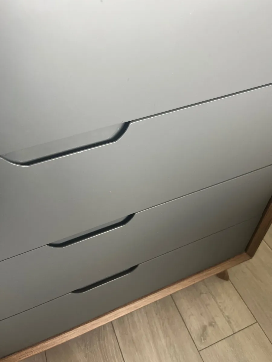 Grey and brown wood 4 drawer Chest of Drawers - Image 2