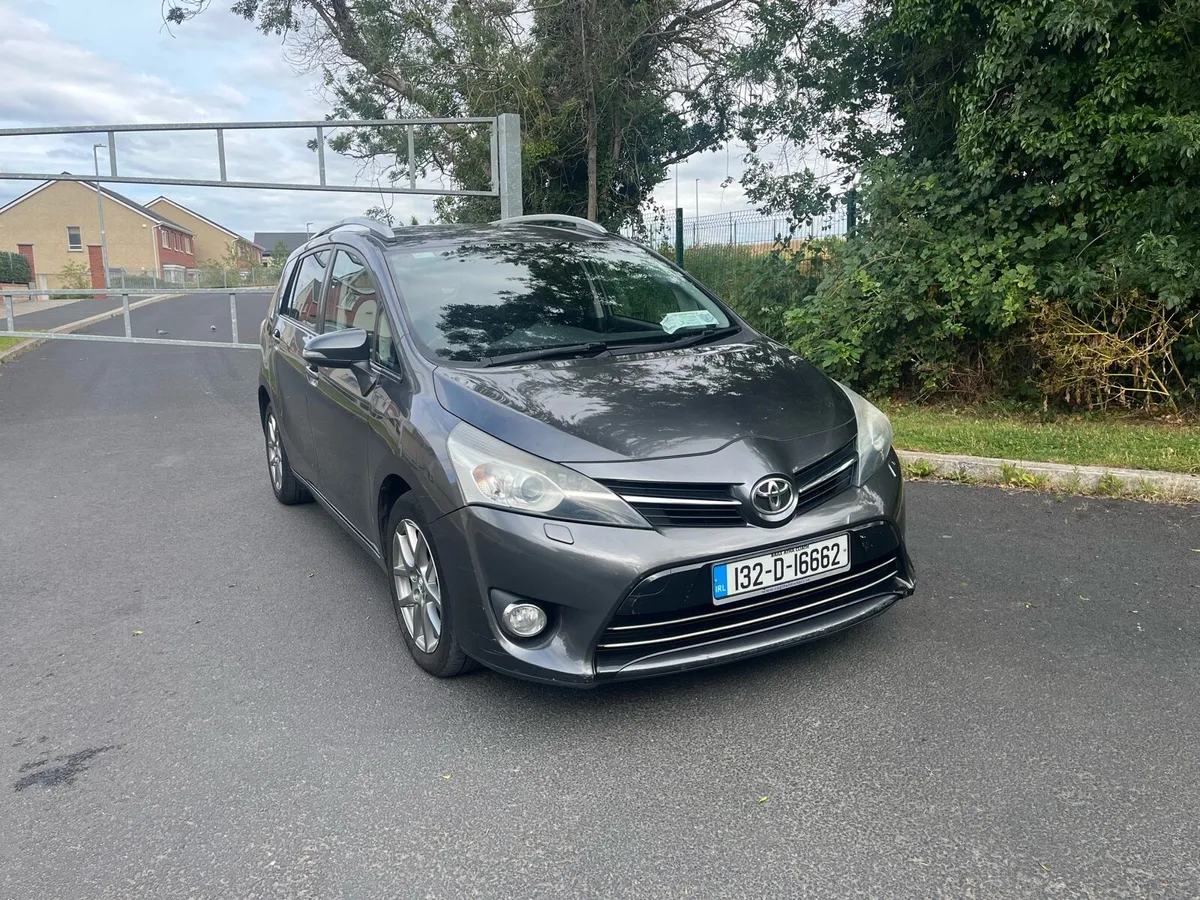 Toyota verso 2013 - Image 2