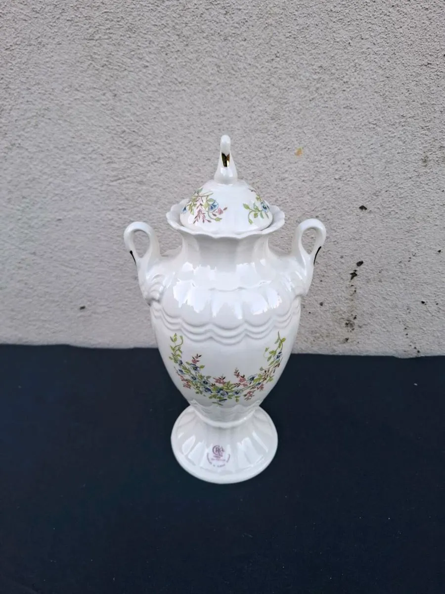 Cre galway china vase postage possible - Image 1
