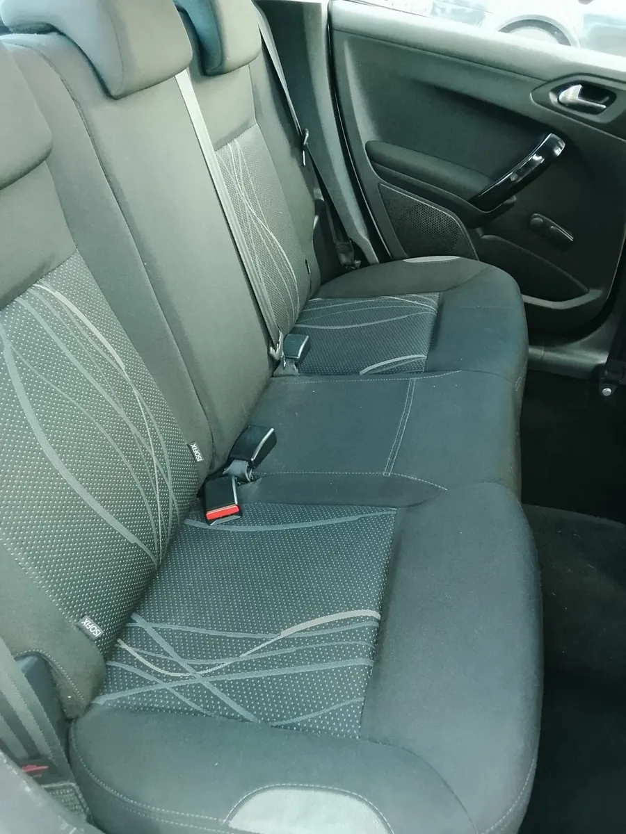 Peugeot 208 2015 - Image 4