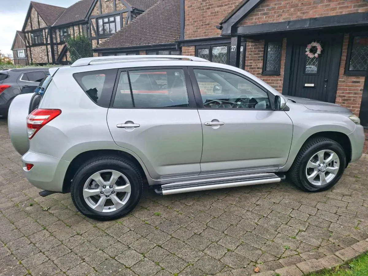 TOYOTA RAV 4 2010 4X4 TOTALLY UNMARKED - Image 2