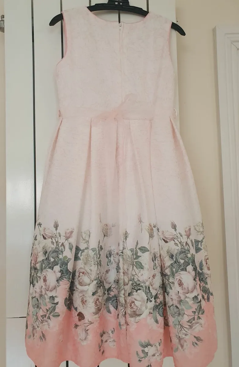 Girls Occasion/party dresses 9-11yrs - Image 3