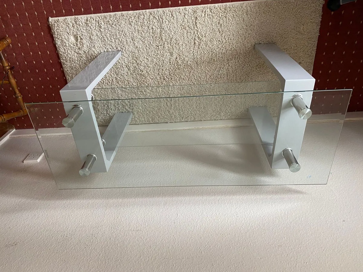 TV stand - Image 2