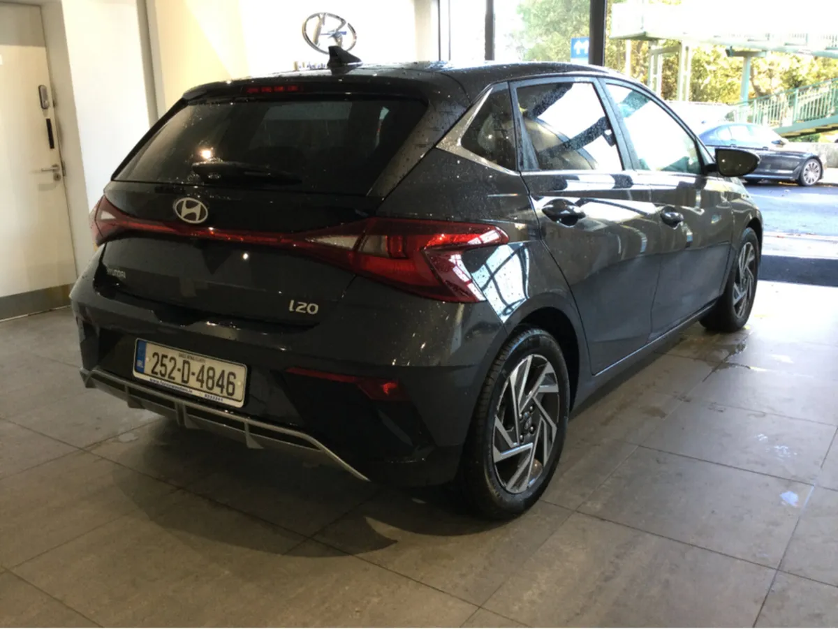 Hyundai i20 DELUXE PLUS AUTOMATIC - Demo Model - - Image 2