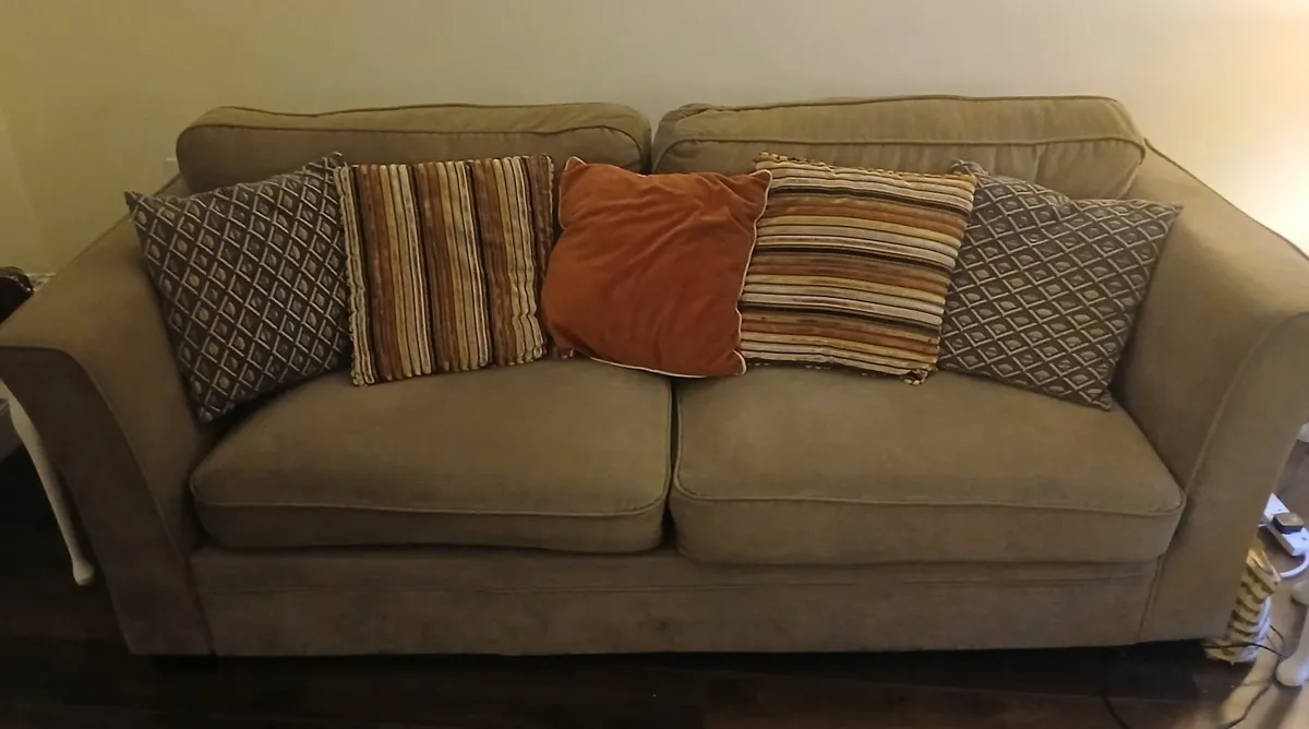 Suite of furniture - Image 2