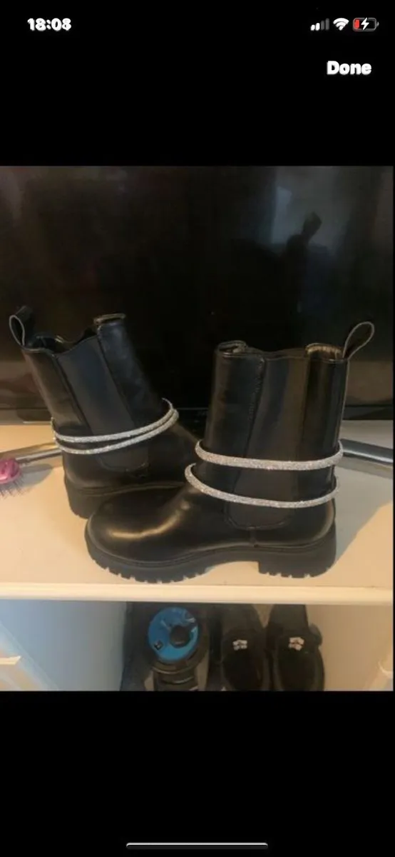 Ladies boots - Image 1