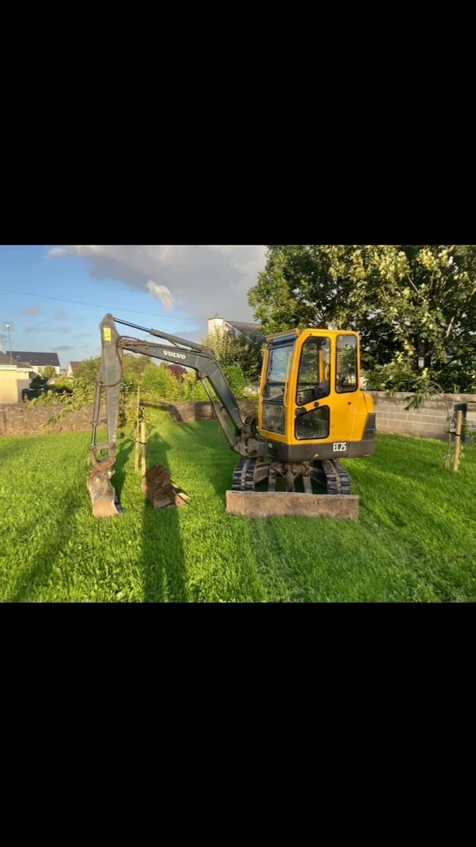 Volvo EC25 mini digger - Image 1
