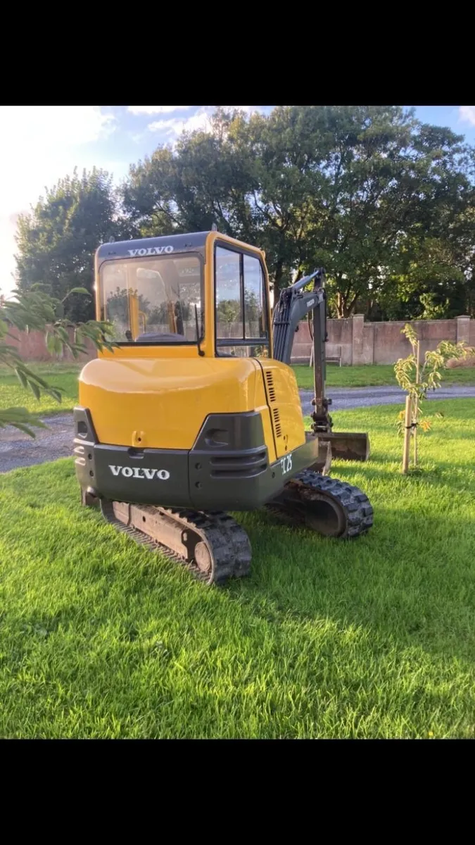 Volvo EC25 mini digger - Image 2