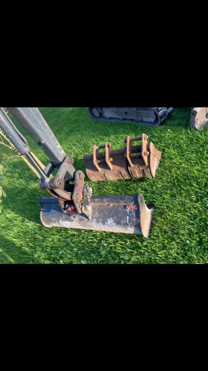 Volvo EC25 mini digger - Image 4