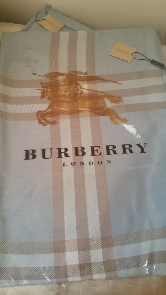 Burberry Silk/Wool Signature Tartan Scarves/Shawls - Image 4