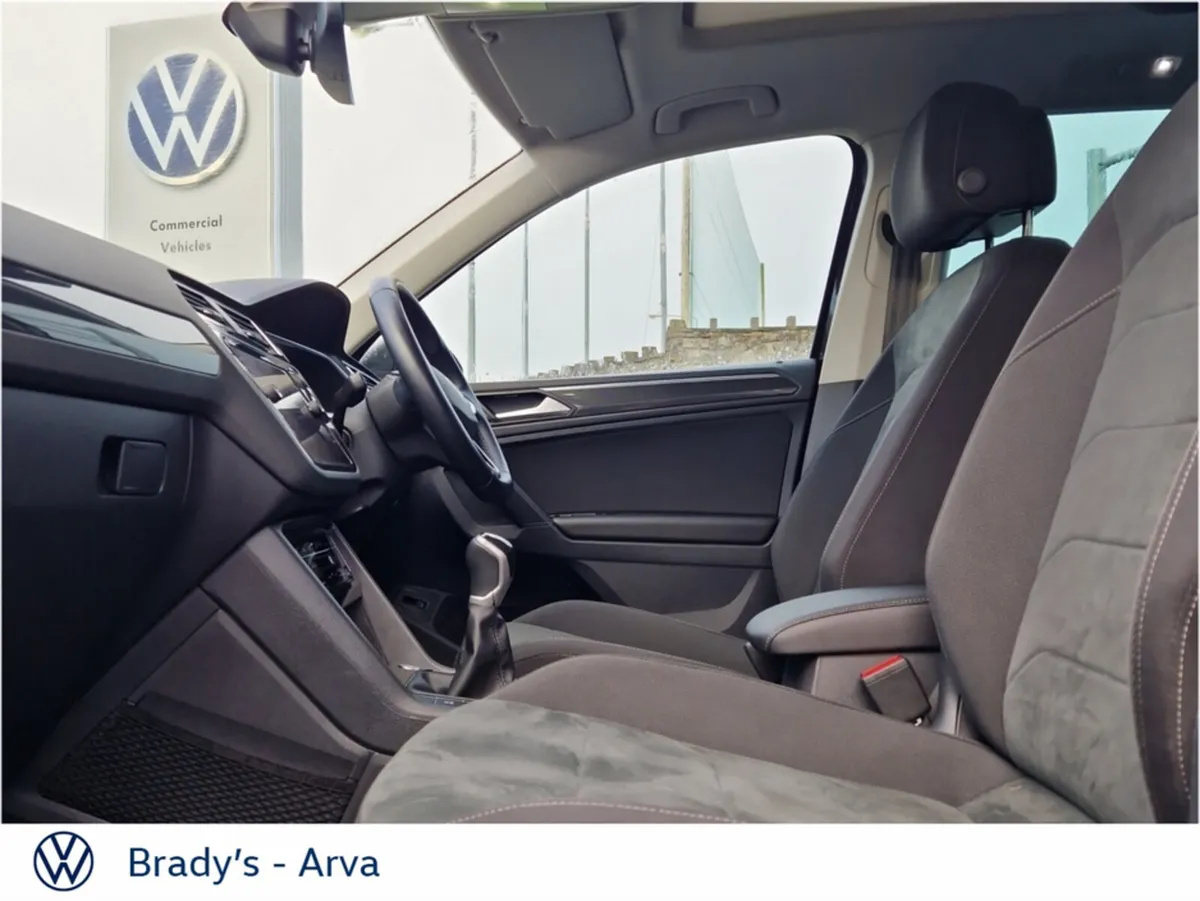 Volkswagen Tiguan ELEGANCE 2.0 TDI 150BHP M6F 5DR - Image 4