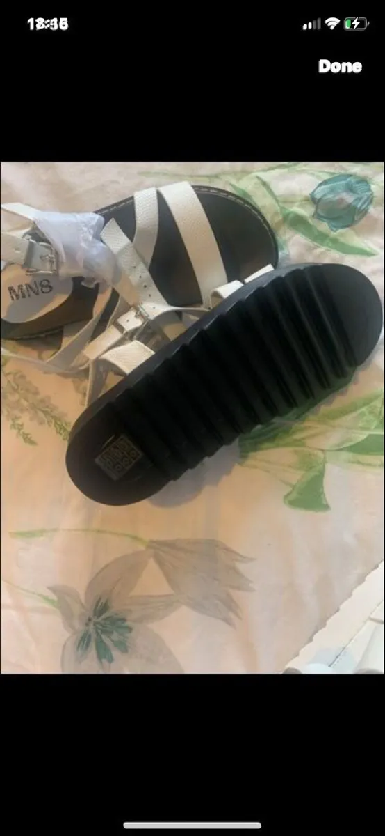 Ladies sandles - Image 1