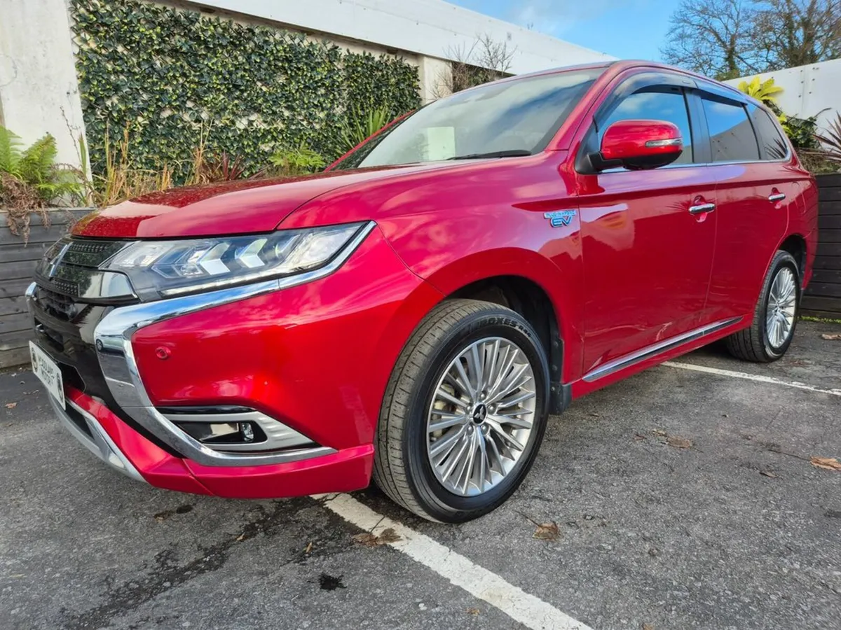 Mitsubishi Outlander 2.5 PHEV / EXCEED TOP SPEC / - Image 3