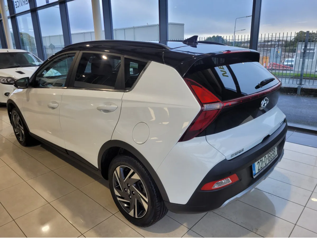 Hyundai Bayon AUTOMATIC TWO TONE 5DR - Image 4