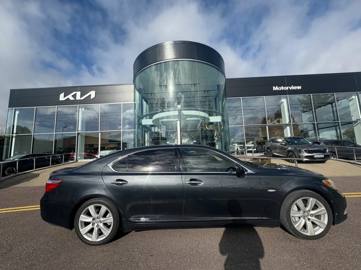 Lexus LS 600H LRSR LWB! 1 OWNER 1 YEAR NCT , Presi - Image 1