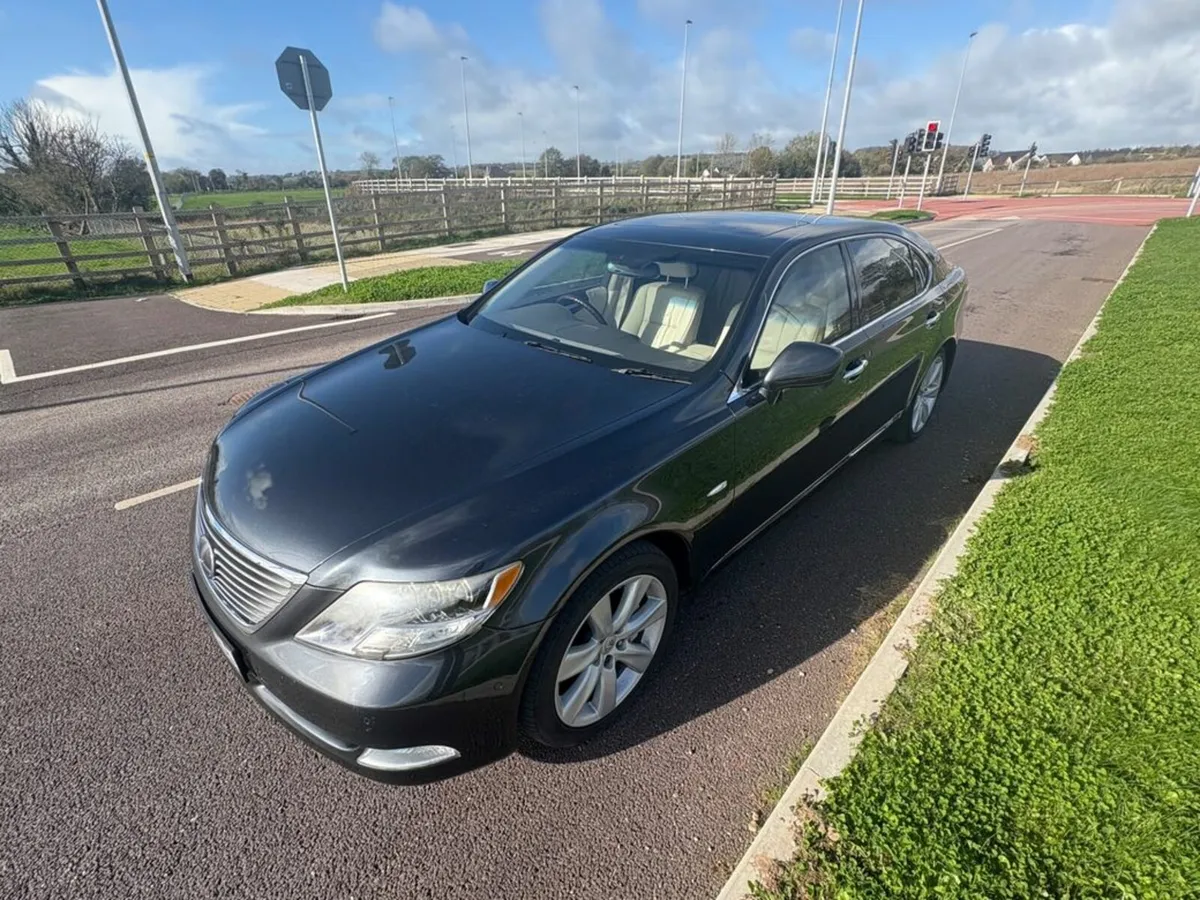 Lexus LS 600H LRSR LWB! 1 OWNER 1 YEAR NCT , Presi - Image 3