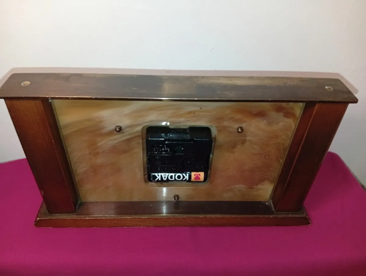 Table clock Vintage Metamec Quartz Mantle Clock - Image 3